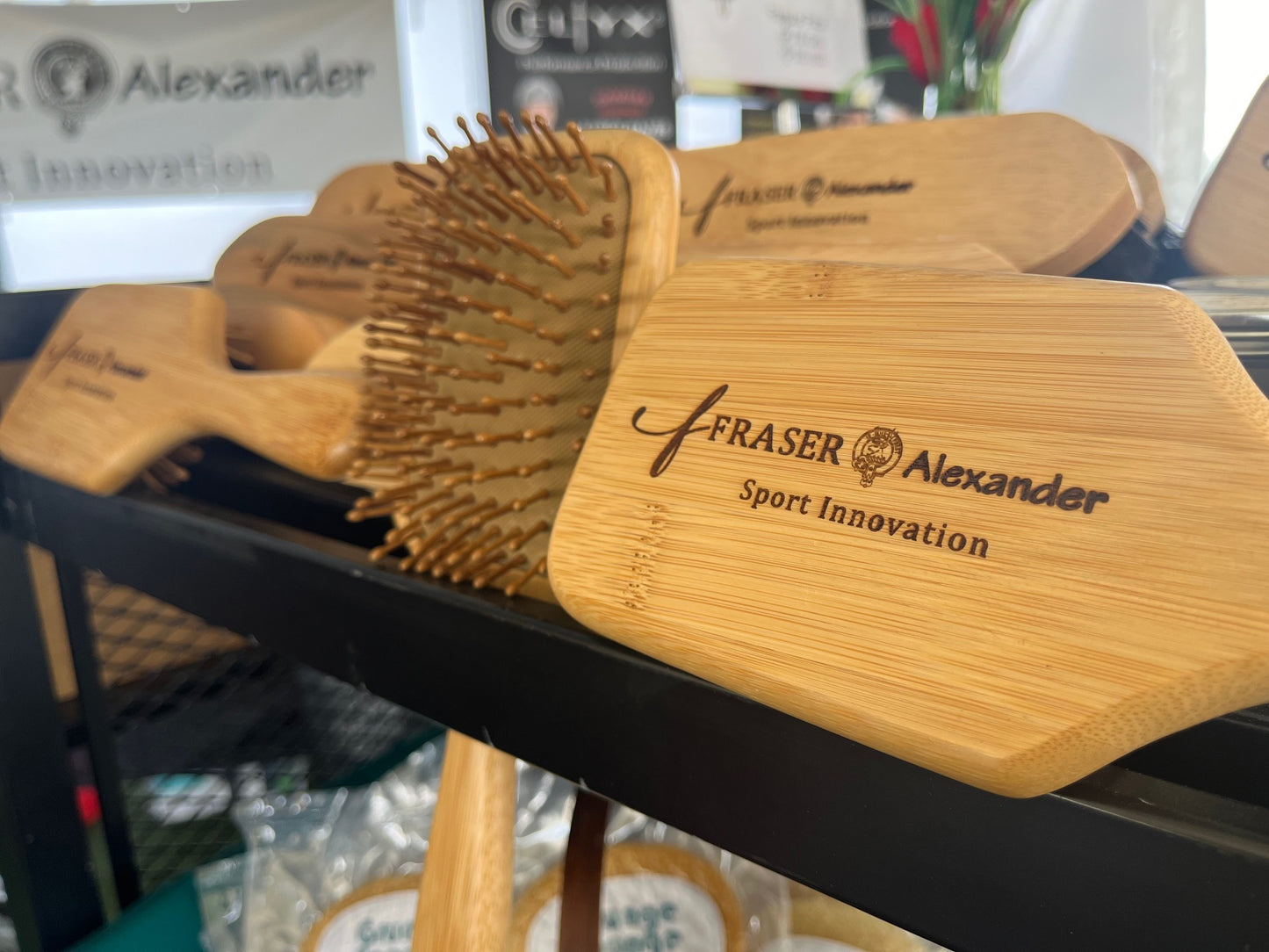 Logo Brush - Mane & Tail