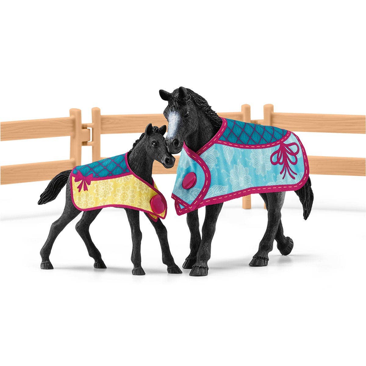 Horse Box With Mare And Foal  Horse Toy Playset